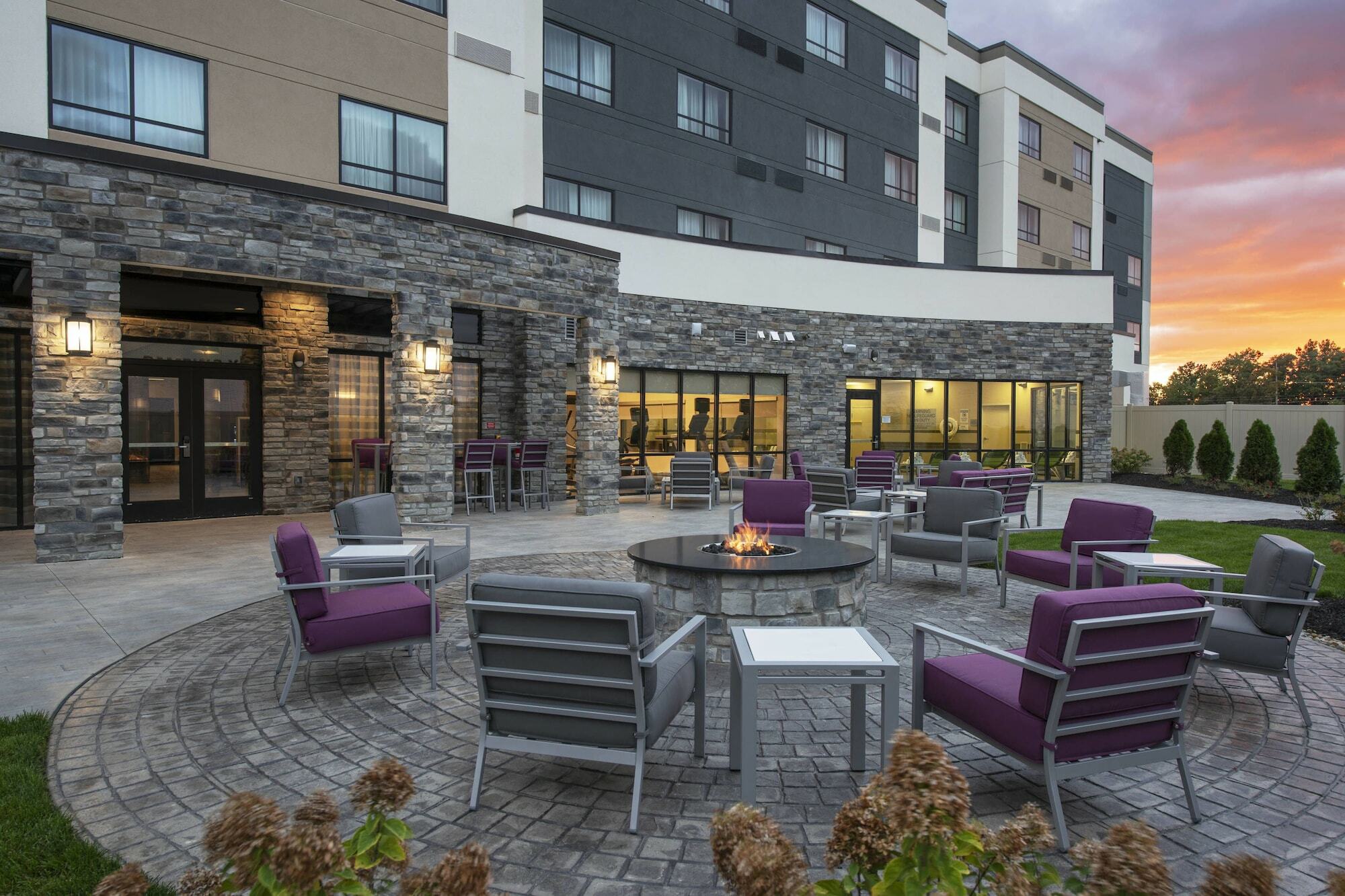 Courtyard By Marriott Cleveland Elyria Hotel Exterior foto